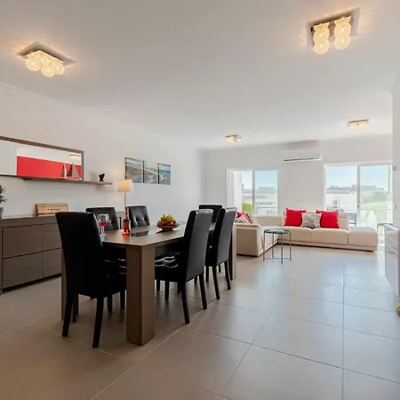 Holiday home V3 Olhos Dagua Com Piscina Ac Wifi 800m *
